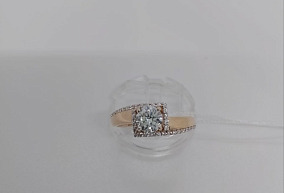 Кольцо с синтетическим камнем  