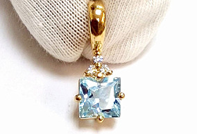 Золотая подвеска с топазом и фианитами