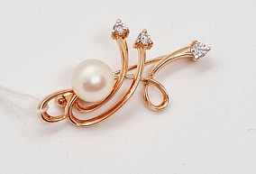 Золотая брошь с жемчугом