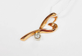 Золотая подвеска с бриллиантом