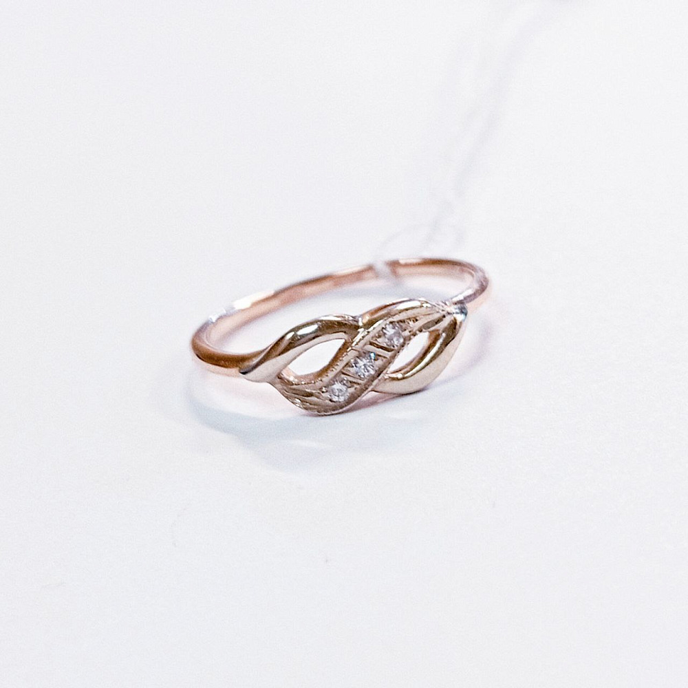 Золотое кольцо с бриллиантами Золотое кольцо с бриллиантами