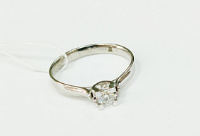 Золотое кольцо с бриллиантом р-р 16,5