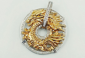 Золотая подвеска с бриллиантами