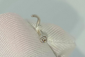 Золотой пирсинг с бриллиантом