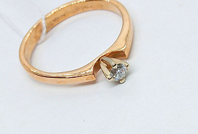 Золотое кольцо  с бриллиантом 17,5 размер