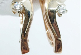  Золотые серьги с природным камнем