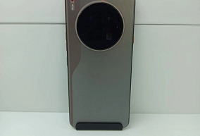 Сотовый телефон TECHO CAMON 40 TECHO CM8 12.0 256.0 царап на корпусе и экране  коробка з\у чехол док