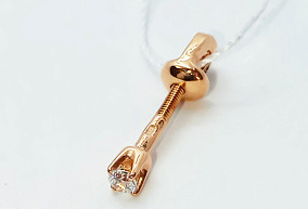 Золотая серьга с фианитом 1шт