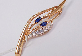 Брошь с синтетическим камнем