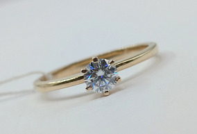 Золотое кольцо с муассанитом р-р 19