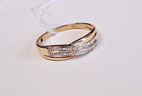 Злотое кольцо с бриллиантами 18,5р-р