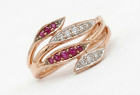Золотое кольцо с бриллиантами и рубинами