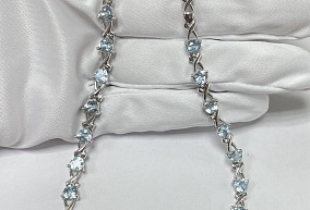 Золотое колье с топазом