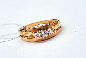 Золотое кольцо с фианитами 16р