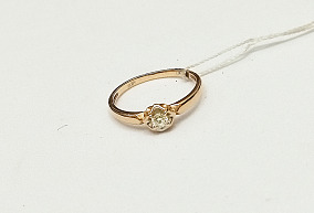 Золотое кольцо с  бриллиантом 15,5р-р