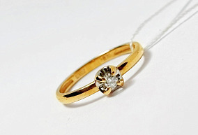 Золотое кольцо с брилииантом 16,5рр