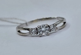  Золотое кольцо с фианитами