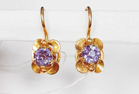 Золотые серьги с синтетическим корундом