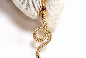 Золотая подвеска с фианитами