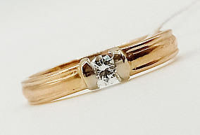 Золотое кольцо с бриллиантом 16,5 р-р