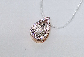 Золотая подвеска с бриллиантами