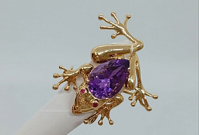 Брошь с натуральным камнем