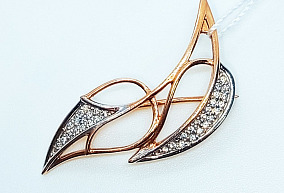 Золотая брошь с фианитами