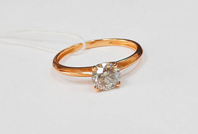 Золотое кольцо с бриллиантом р-р 16
