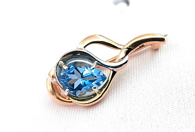 Золотая брошь с топазом
